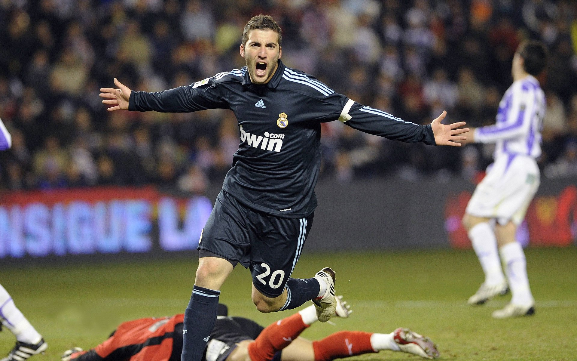 倒三角中场稳定控球节奏，倒三角传球算不算越位