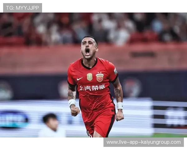 上海海港莱昂纳多边路快速带球：足球新风潮，攻防全能新典范